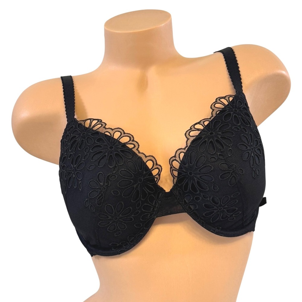 Victoria's Secret Size 38C Sexy Tee Daisy Eyelet Lightly Lined Demi Bra Black‎